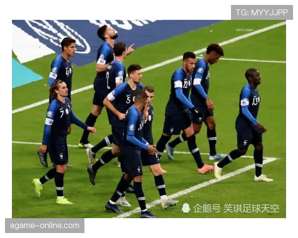 本泽马破解顶级防线的进攻逻辑与中卫应对困境